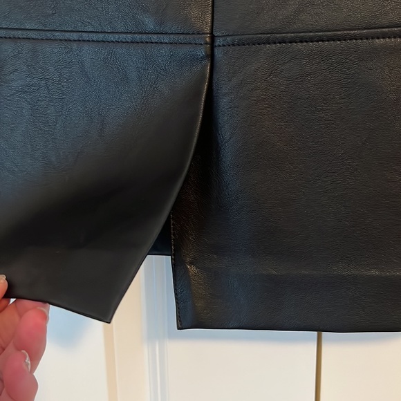Reitmans black leather look skirt NWT - Picture 6 of 7